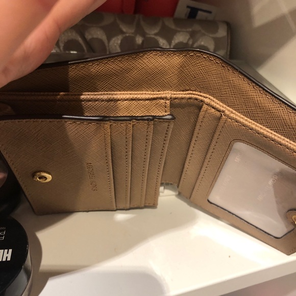 Michael Kors wallet - Picture 4 of 5